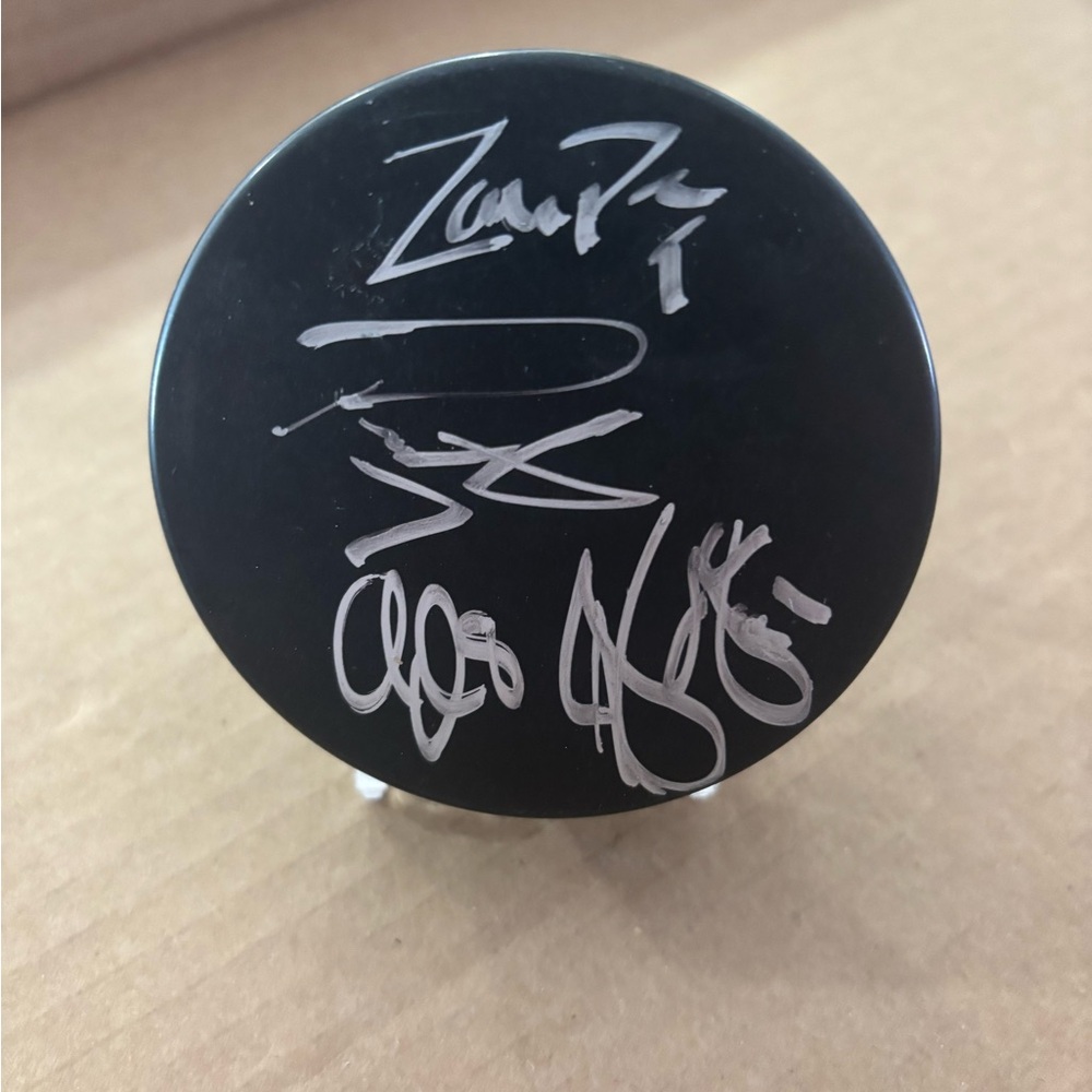 Autographed NHL NJ Devils Zach Parise #9, Paul Martin #7, & 2‎ others